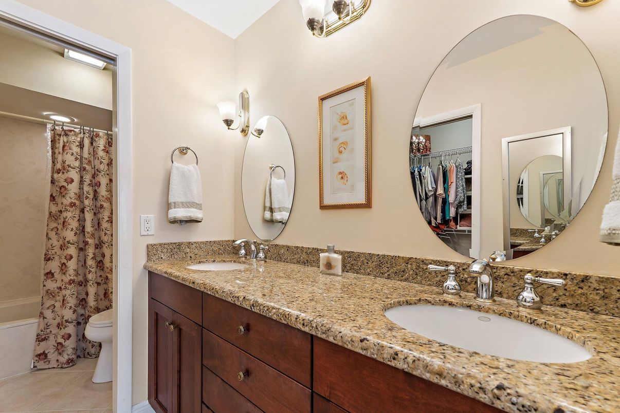 Bathroom, Dual Sink Vanities, Interior