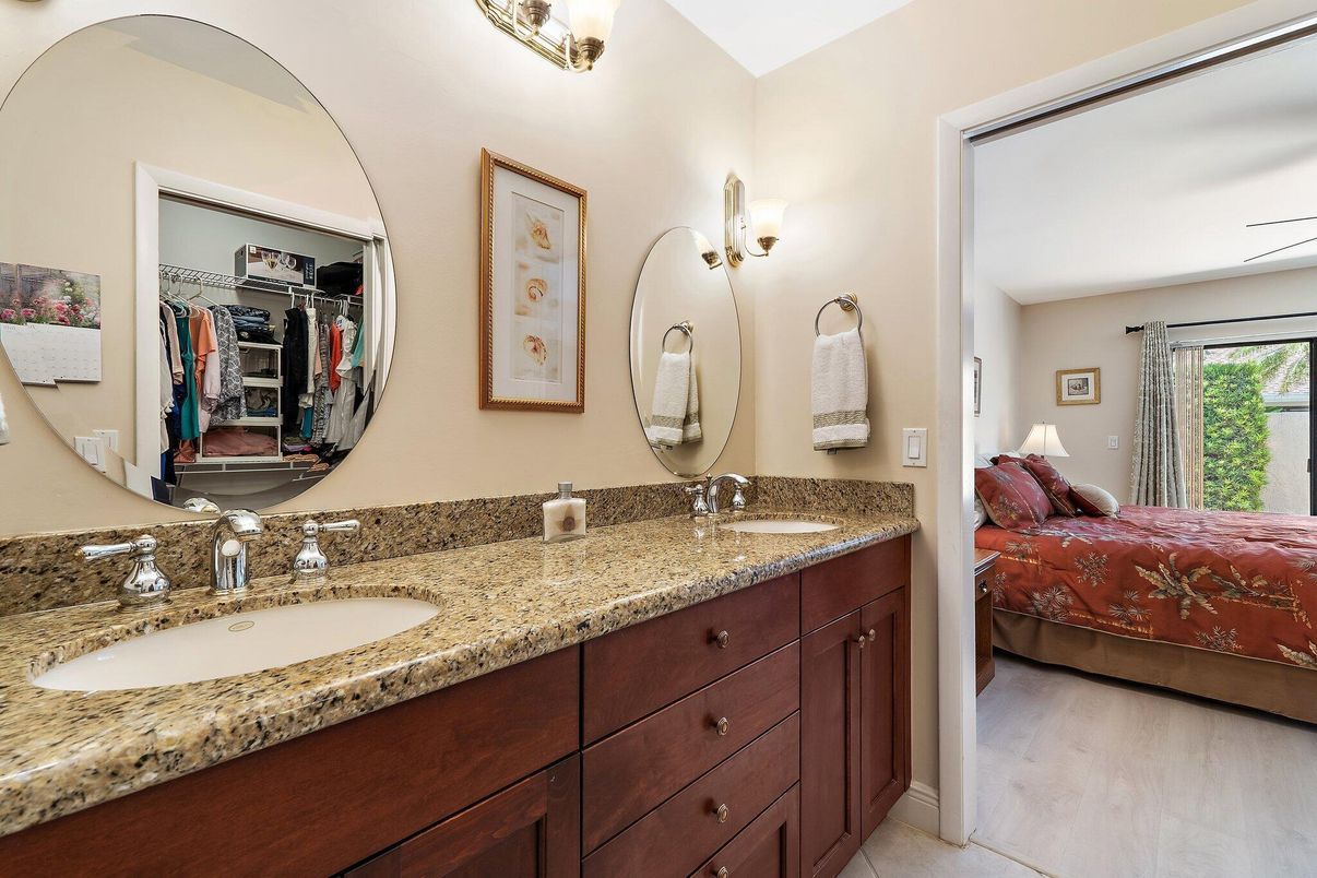 Bathroom, Bedroom, Dual Sink Vanities, Interior