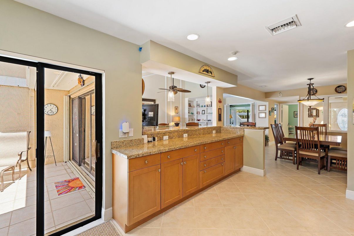 Dining room, Interior, Pendant Lights, Recessed Lighting