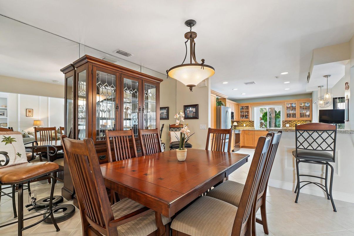 Dining room, Interior, Pendant Lights, Recessed Lighting