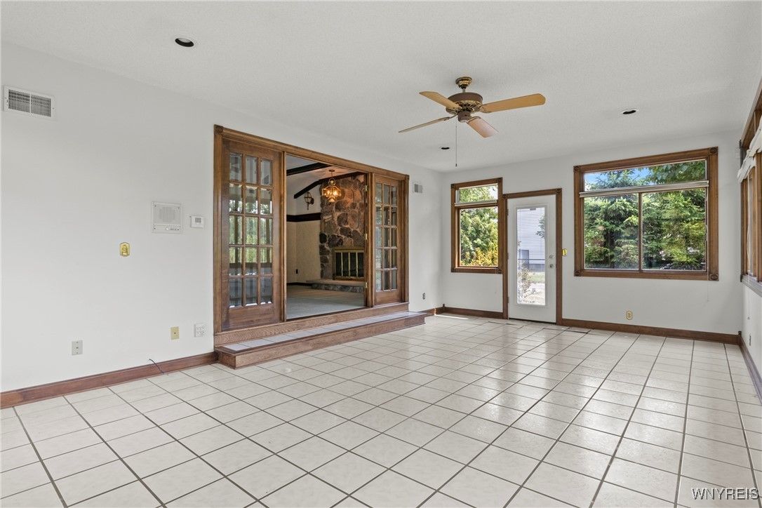 Empty room, Interior, Recessed Lighting