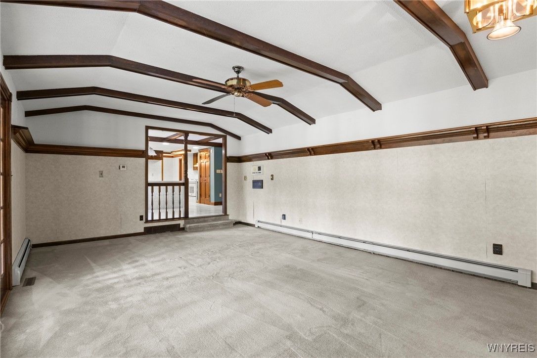 Empty room, Interior, Wooden Beams