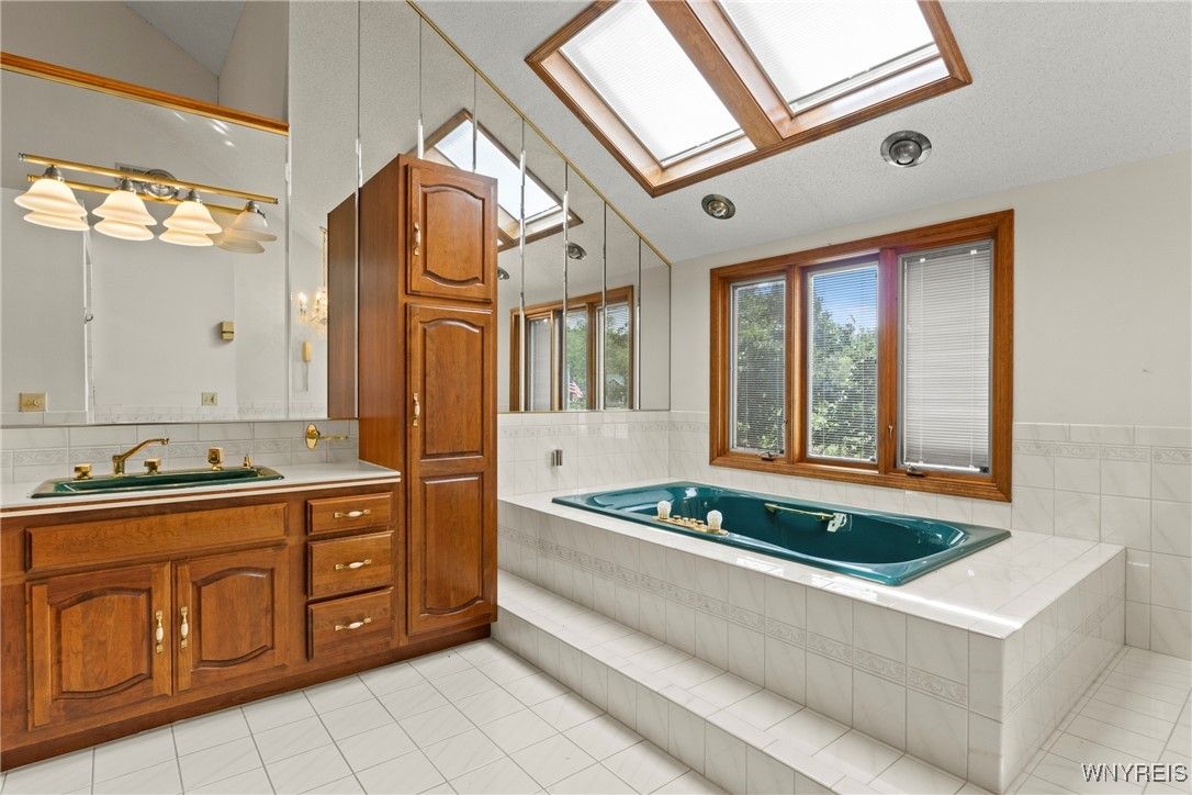 Bathroom, Interior, Recessed Lighting