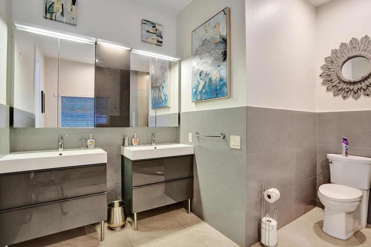 Bathroom, Dual Sink Vanities, Interior