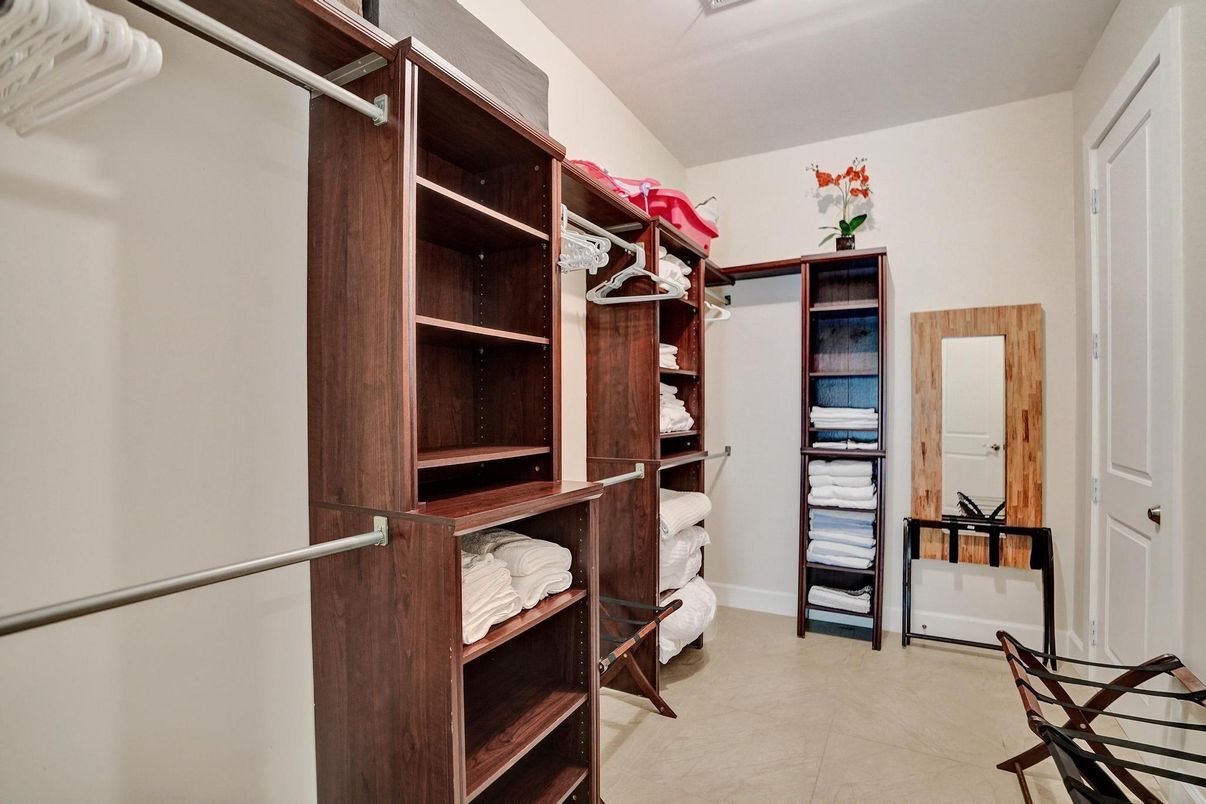 Interior, Walk-in Closets