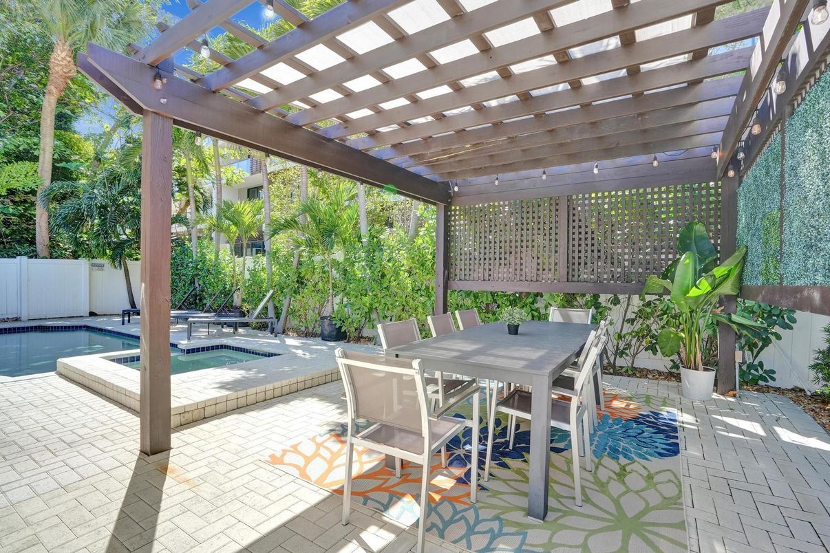 Exterior, Pool