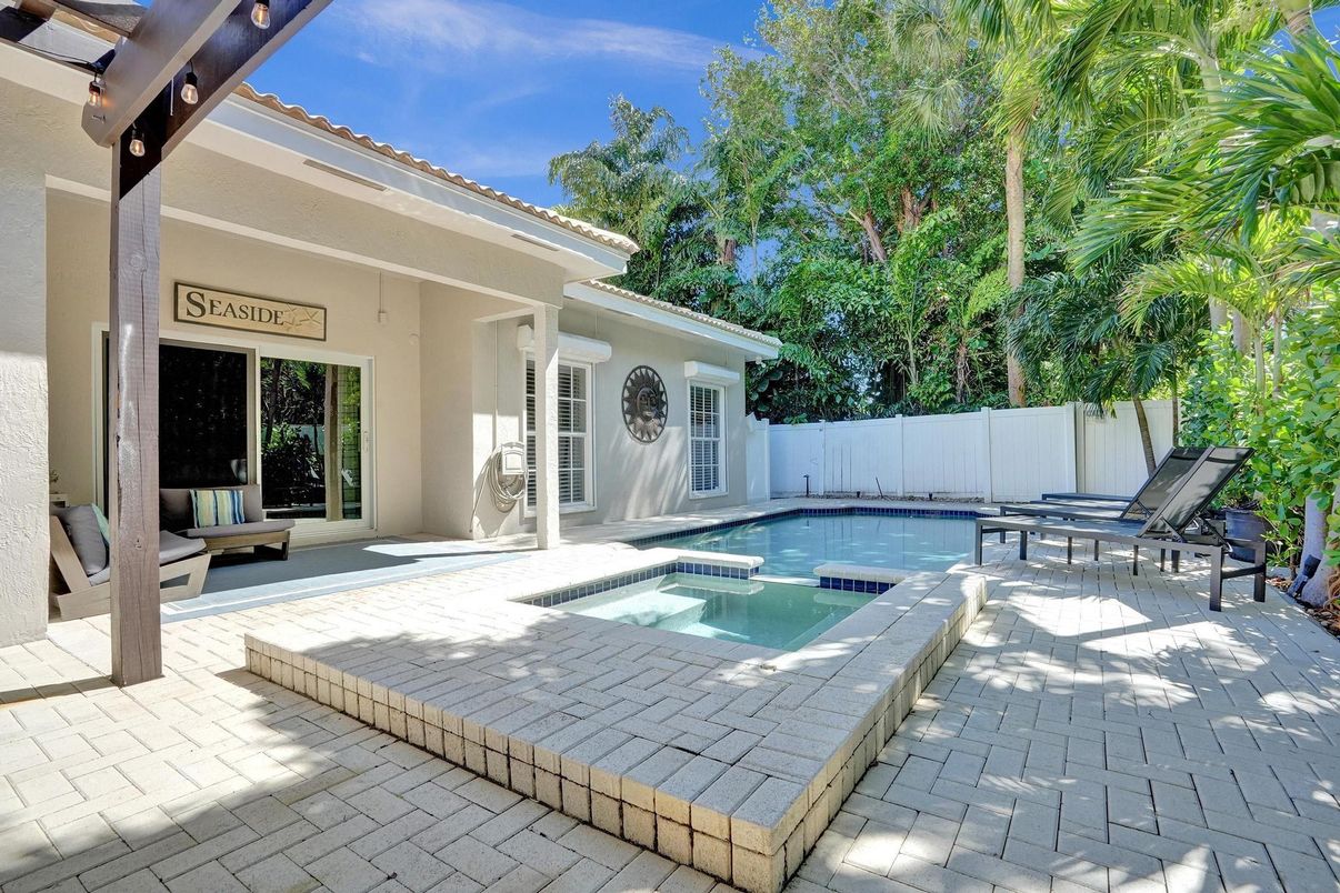 Exterior, Pool