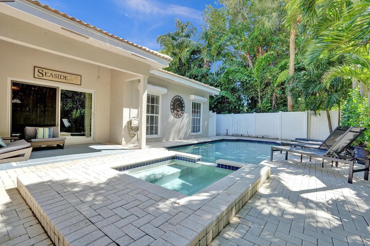 Exterior, Pool