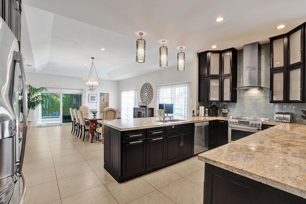 Chandelier, Dining room, Interior, Kitchen, Recessed Lighting, Stainless Steel Appliances