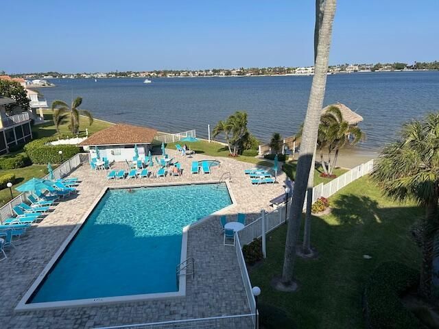 Exterior, Pool, Water