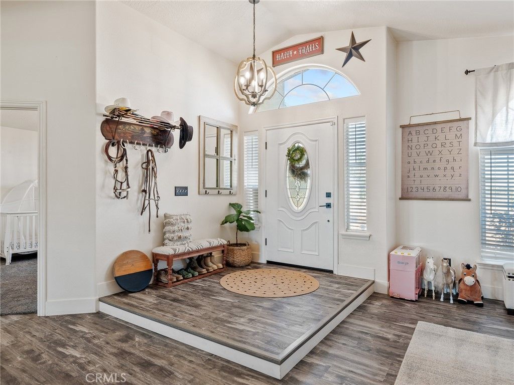 Interior, Pendant Lights, Wood Texture Flooring