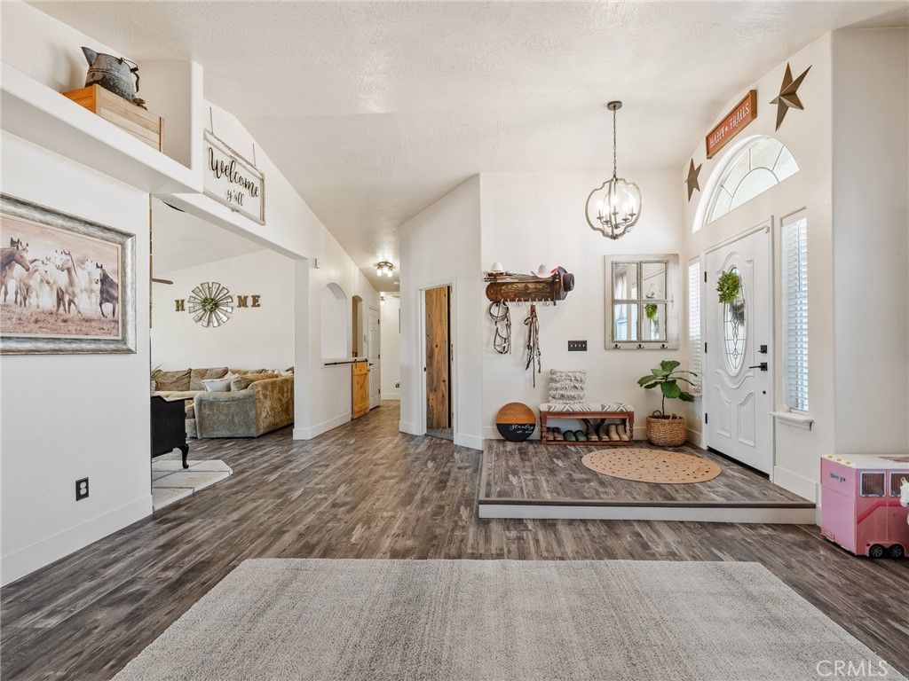 Interior, Pendant Lights, Wood Texture Flooring