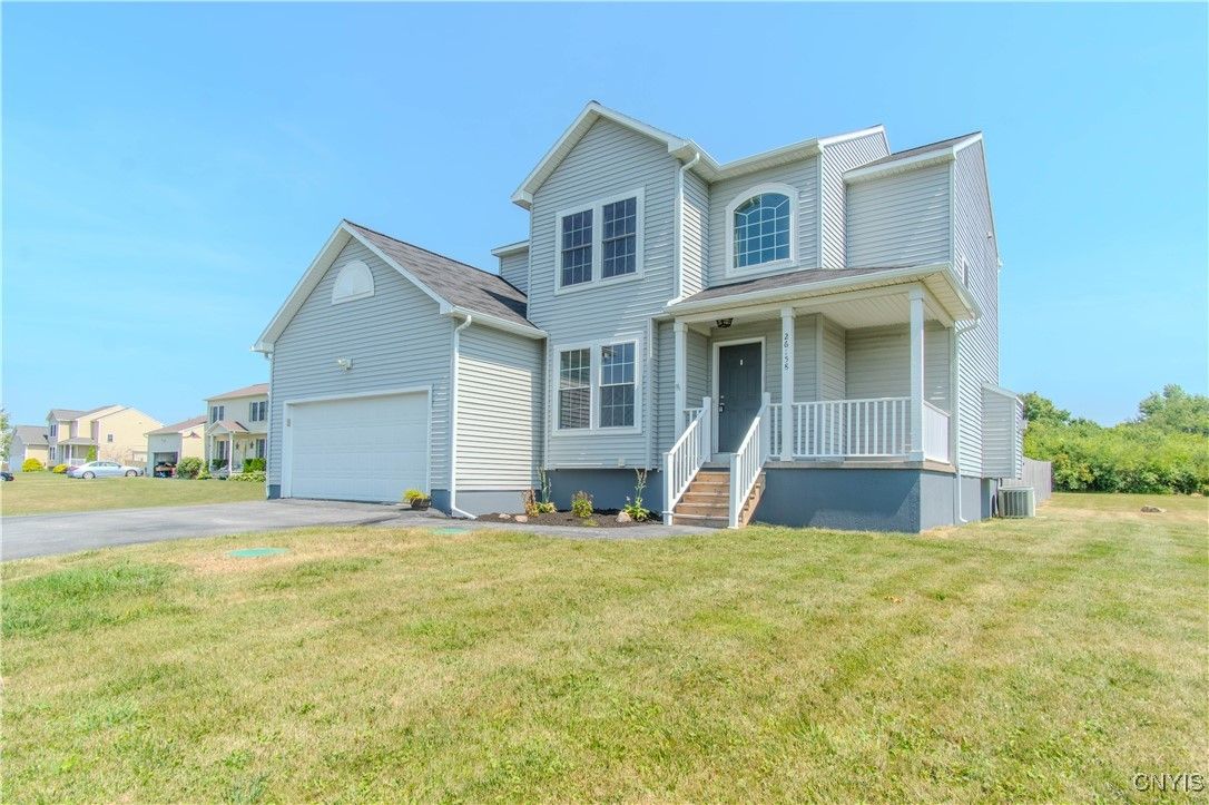 Attached, Exterior, Facade, Farmhouse