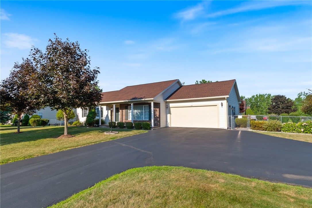 Attached, Exterior, Facade, Brick Facade, Ranch