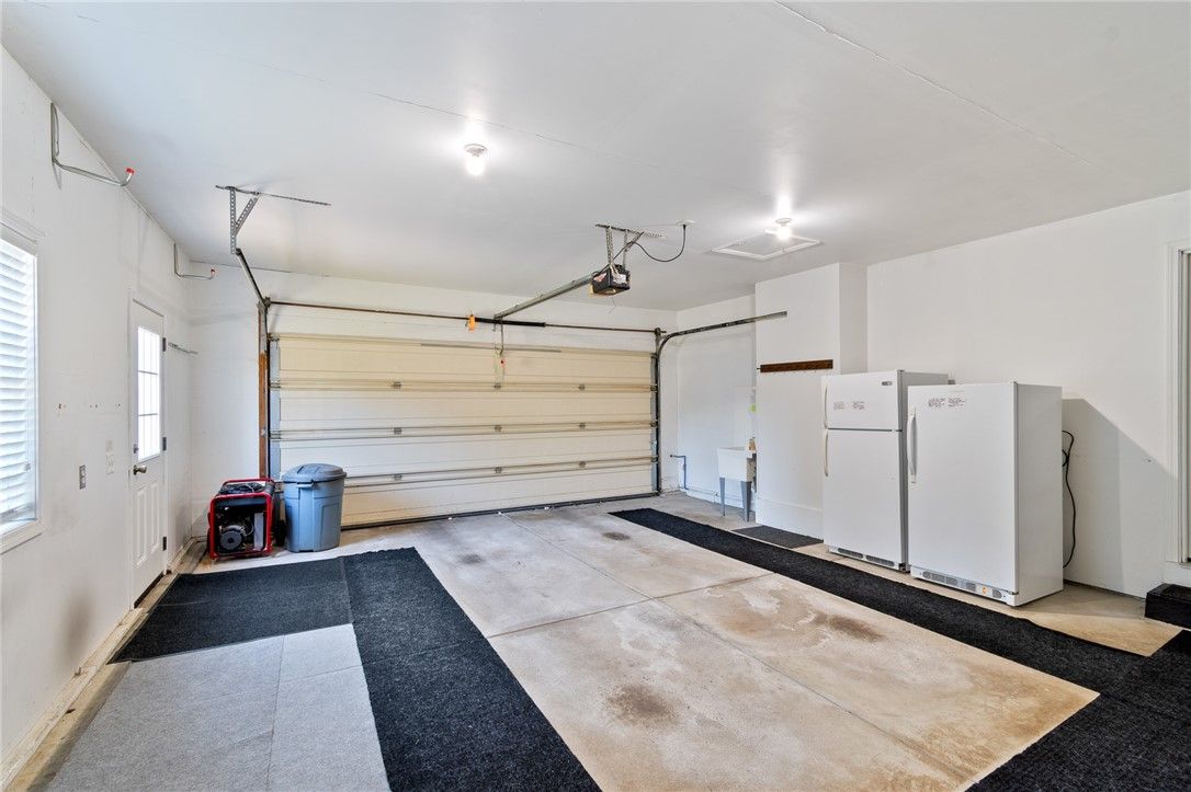 Garage, Interior