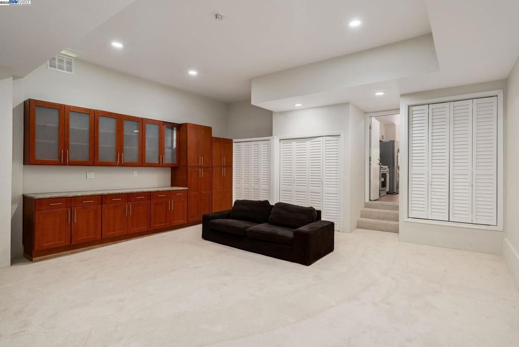 Empty room, Interior, Recessed Lighting