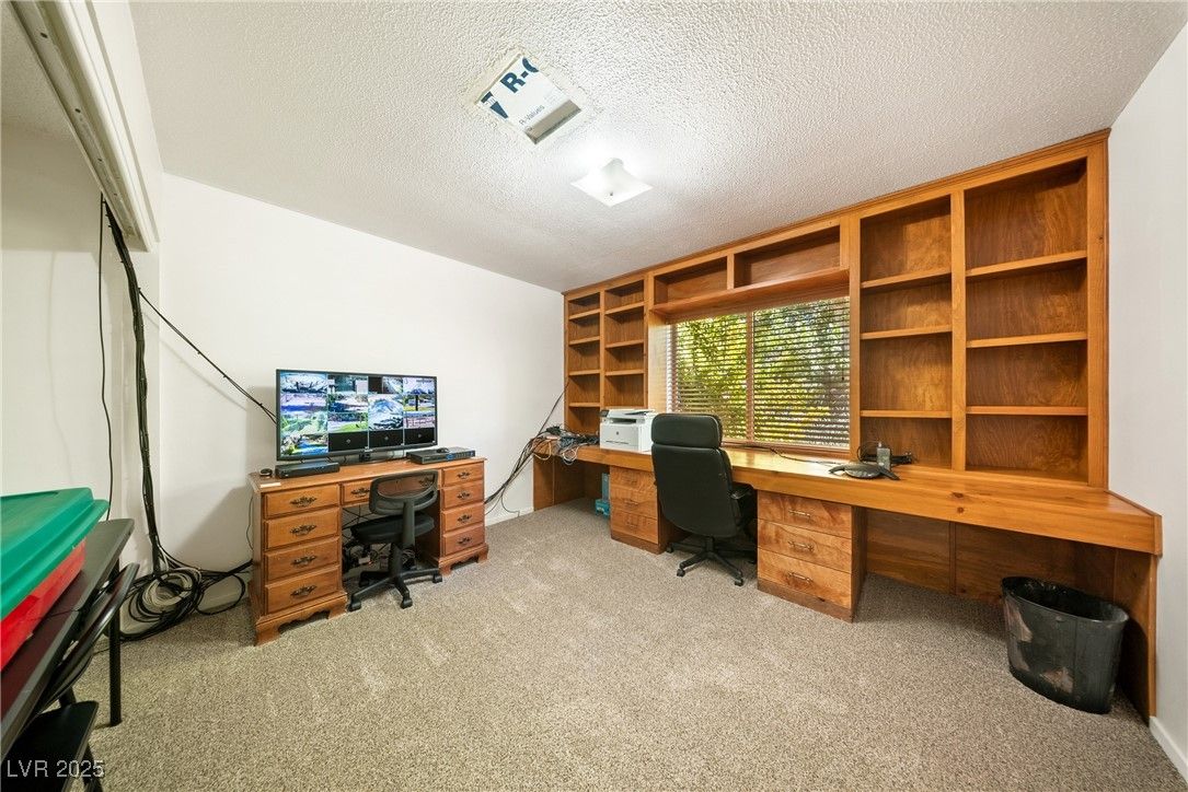 Home Office, Interior