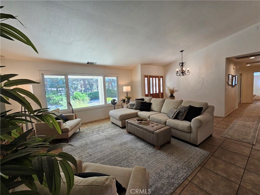 Chandelier, Dining room, Interior, Living room