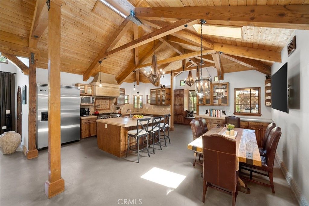 Dining room, Interior, Kitchen, Pendant Lights, Stainless Steel Appliances, Wooden Beams, Wooden Ceilings