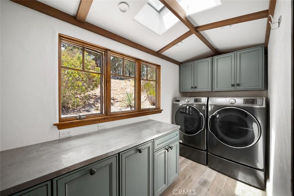Interior, Washer, Wooden Beams, Wood Texture Flooring