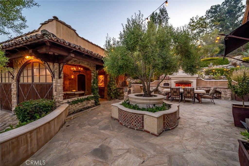 Exterior, Fireplace