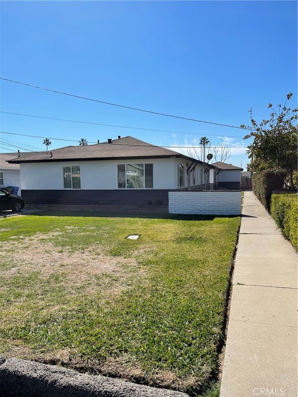 Backyard, Exterior, Facade, Ranch