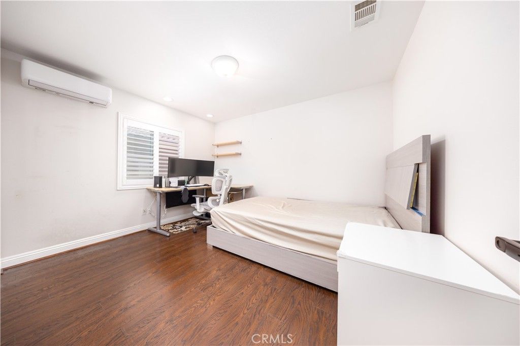 Bedroom, Home Office, Interior, Recessed Lighting, Wood Texture Flooring