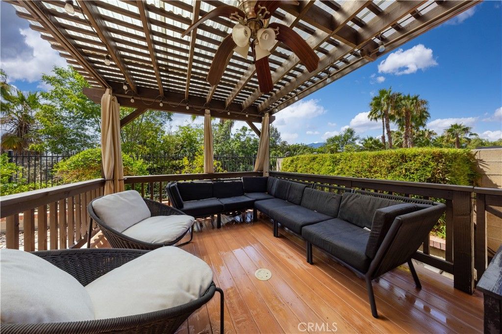 Exterior, Wood Texture Flooring