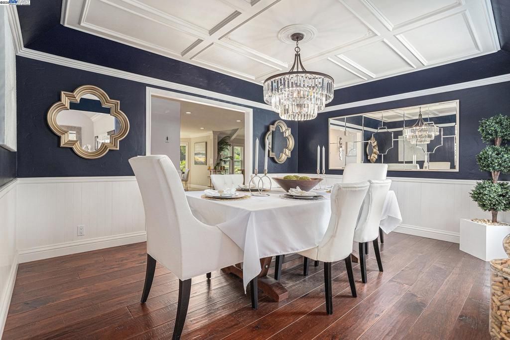 Chandelier, Dining room, Interior, Recessed Lighting, Wood Texture Flooring