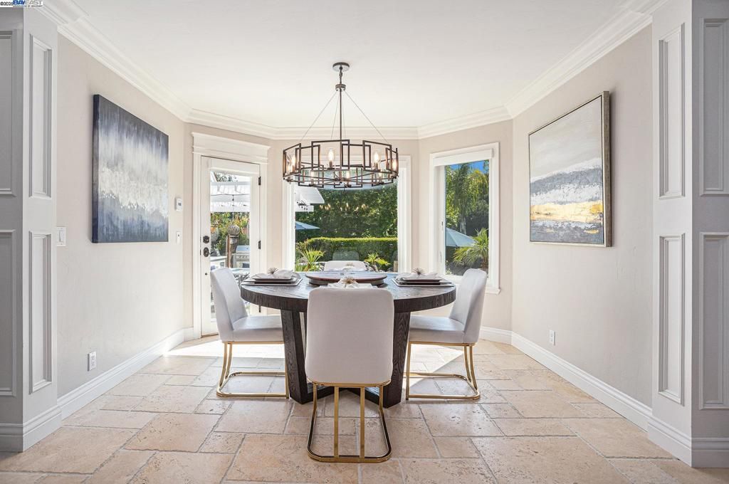 Chandelier, Dining room, Interior, Pendant Lights