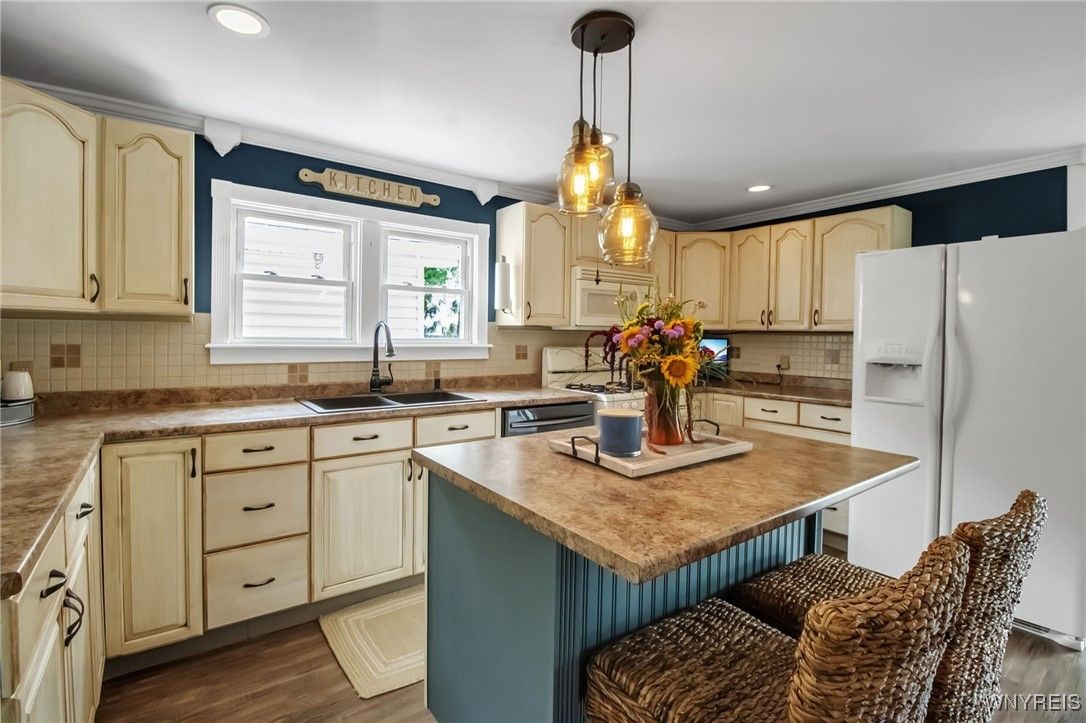 Interior, Kitchen, Pendant Lights, Recessed Lighting, Wood Texture Flooring