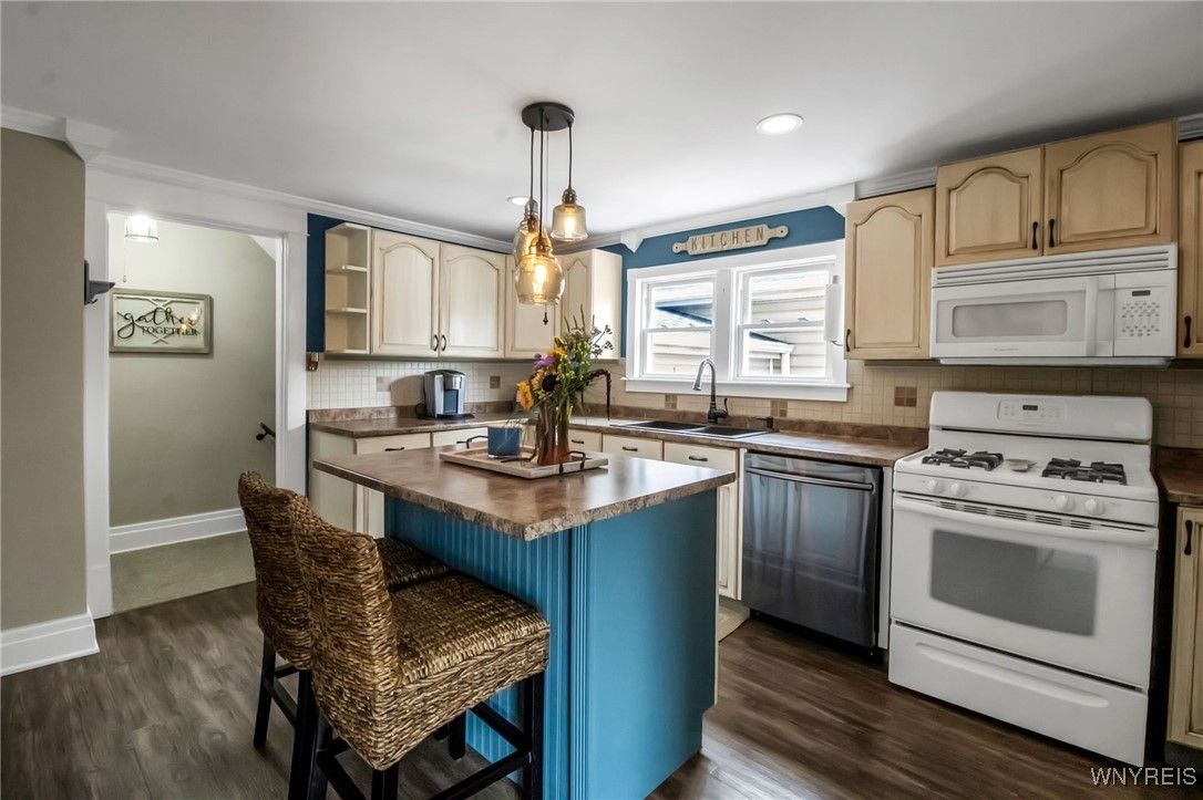 Interior, Kitchen, Pendant Lights, Recessed Lighting, Wood Texture Flooring