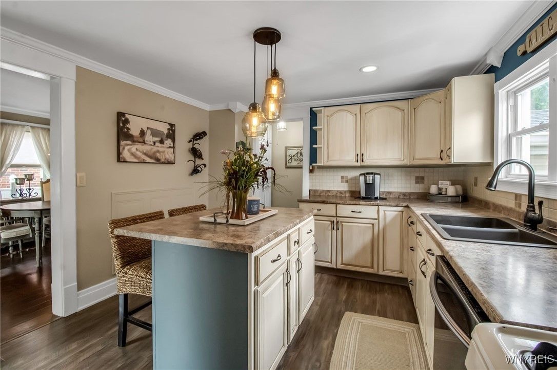 Dining room, Interior, Kitchen, Pendant Lights, Recessed Lighting, Wood Texture Flooring