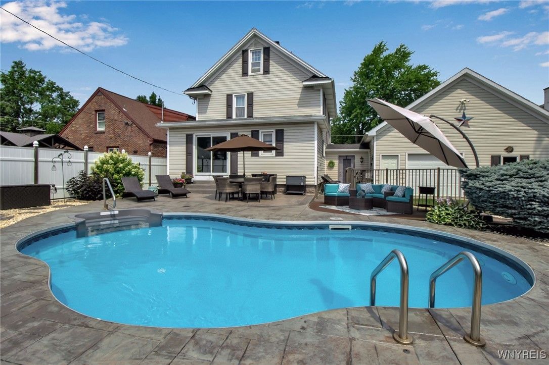 Exterior, Pool