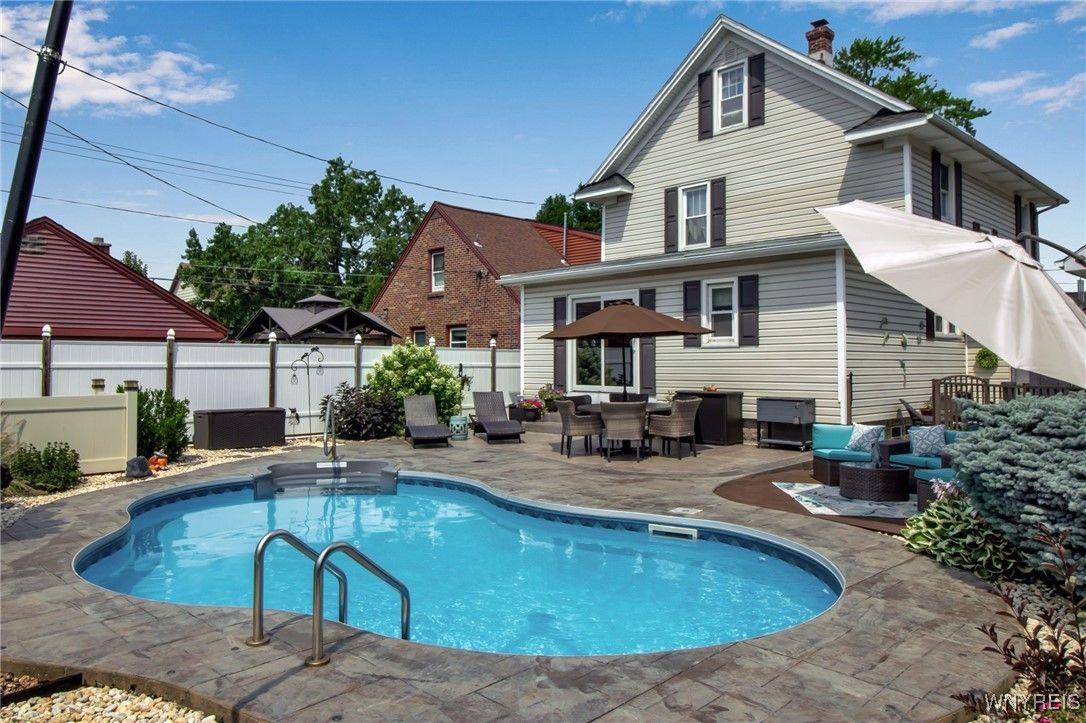 Exterior, Pool