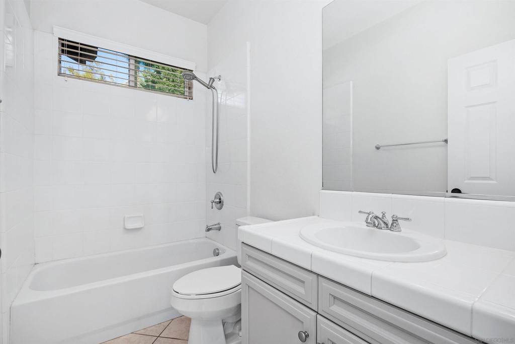 Bathroom, Interior, Tile Countertops