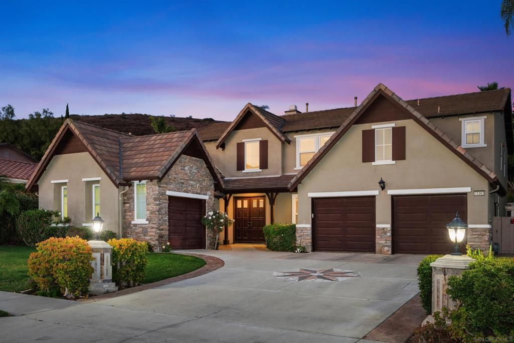 Attached, Exterior, Facade, Brick Traditional