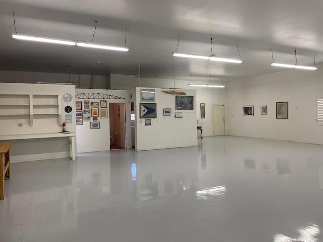 Garage, Interior