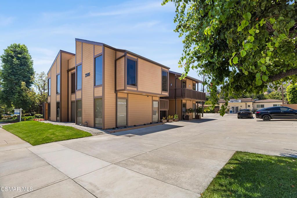 Backyard, Exterior, Facade, Modern