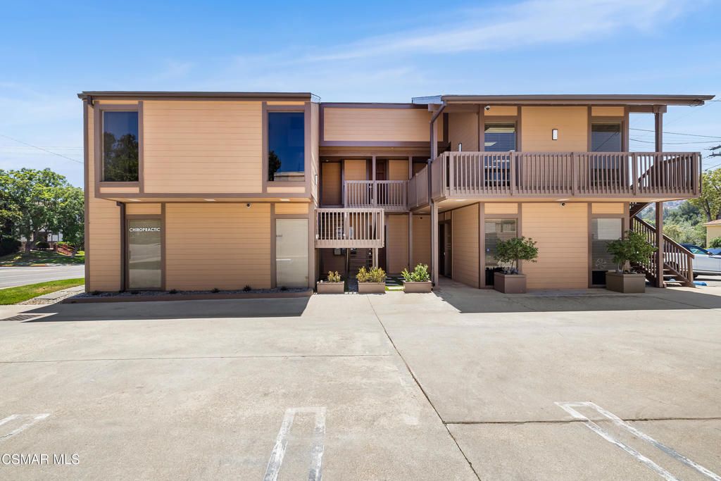 Attached, Exterior, Facade, Modern