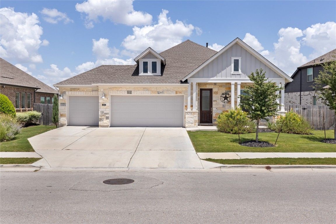 Attached, Exterior, Facade, Ranch