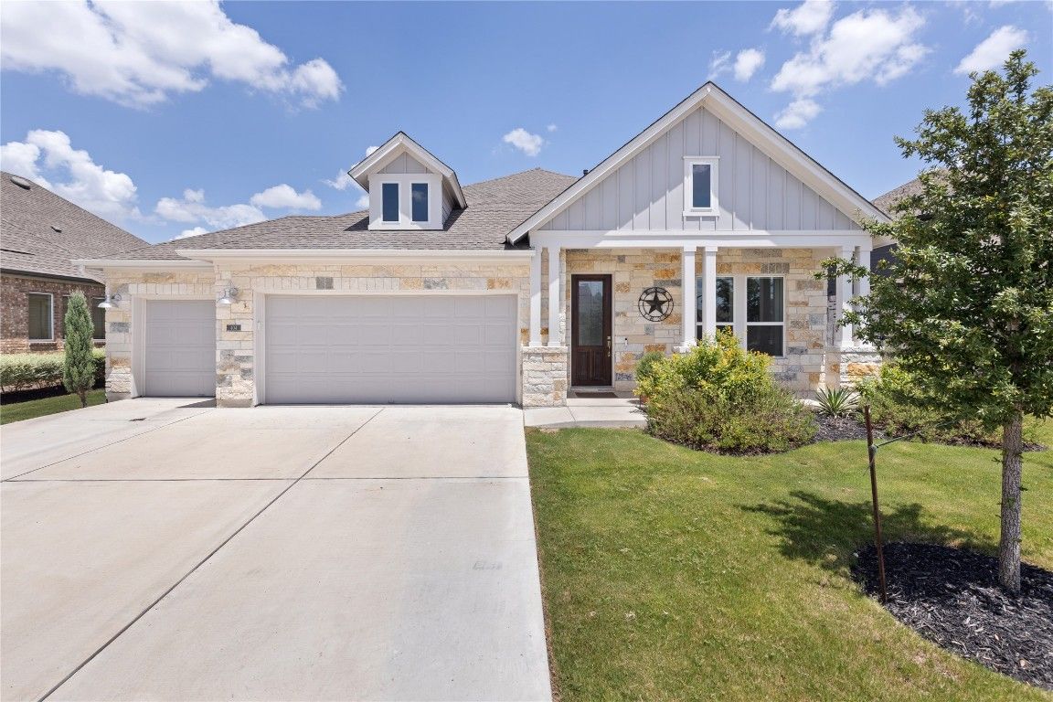 Attached, Exterior, Facade, Ranch