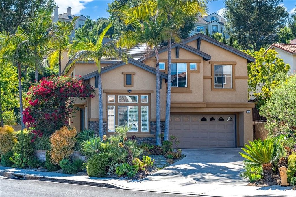 Attached, Exterior, Facade, Mediterranean