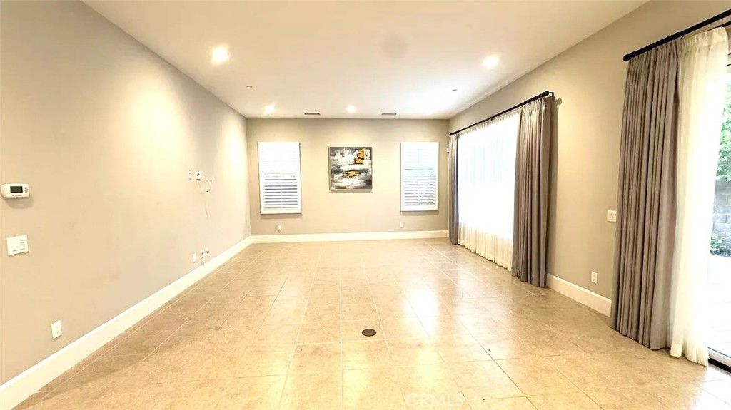 Empty room, Interior, Recessed Lighting