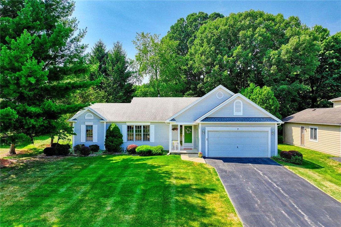 Attached, Exterior, Facade, Ranch