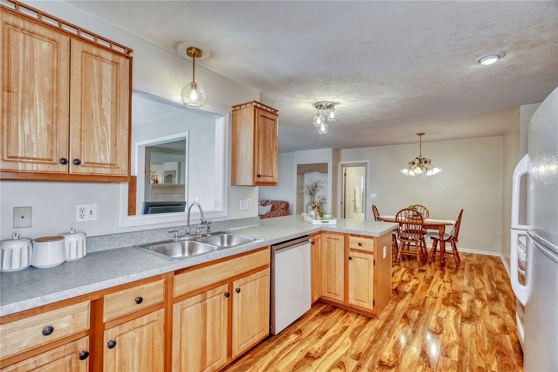 Chandelier, Dining room, Interior, Kitchen, Pendant Lights, Recessed Lighting, Wood Texture Flooring