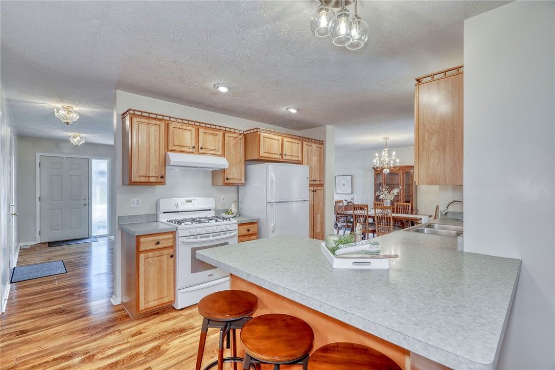 Chandelier, Dining room, Interior, Kitchen, Recessed Lighting, Wood Texture Flooring