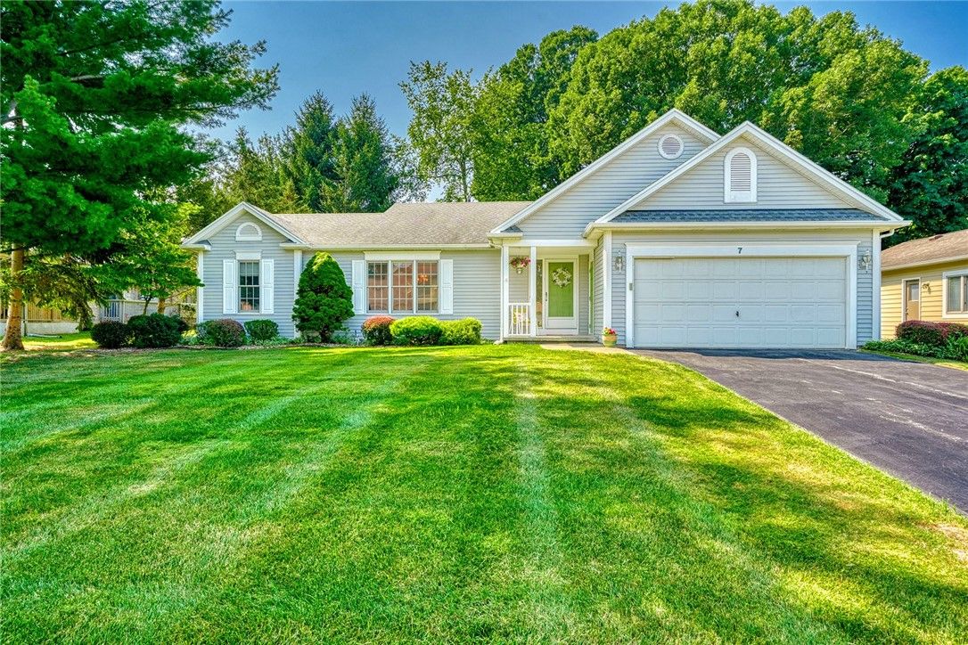 Attached, Exterior, Facade, Ranch
