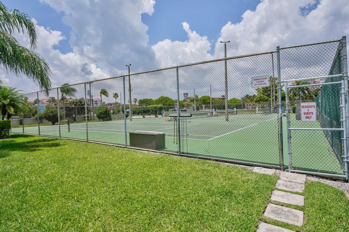 Exterior, Tennis Courts