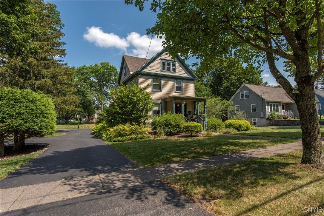 Backyard, Exterior, Facade, Queen Anne Victorian